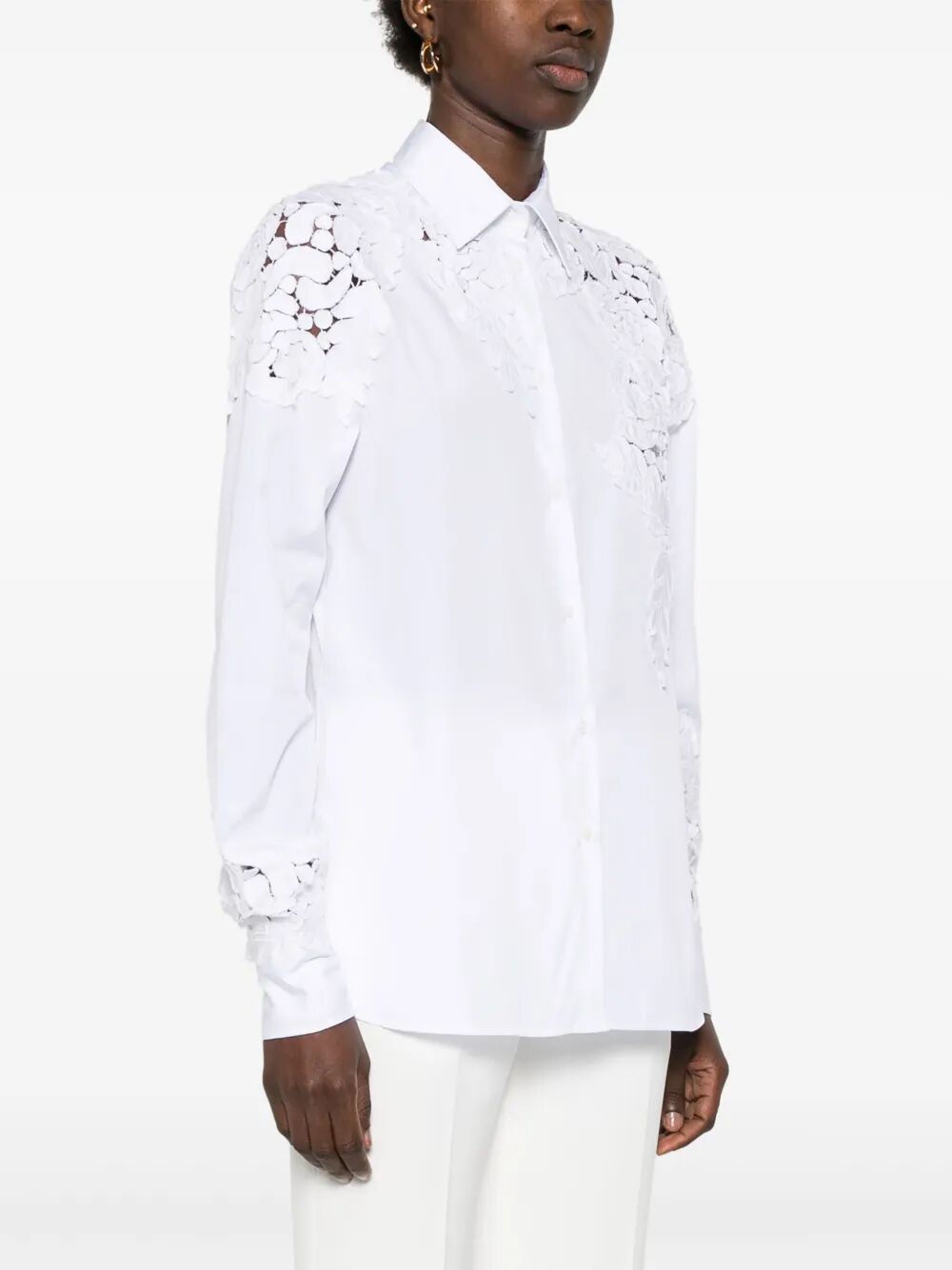 Camicia semi trasparente con applicazione a fiori